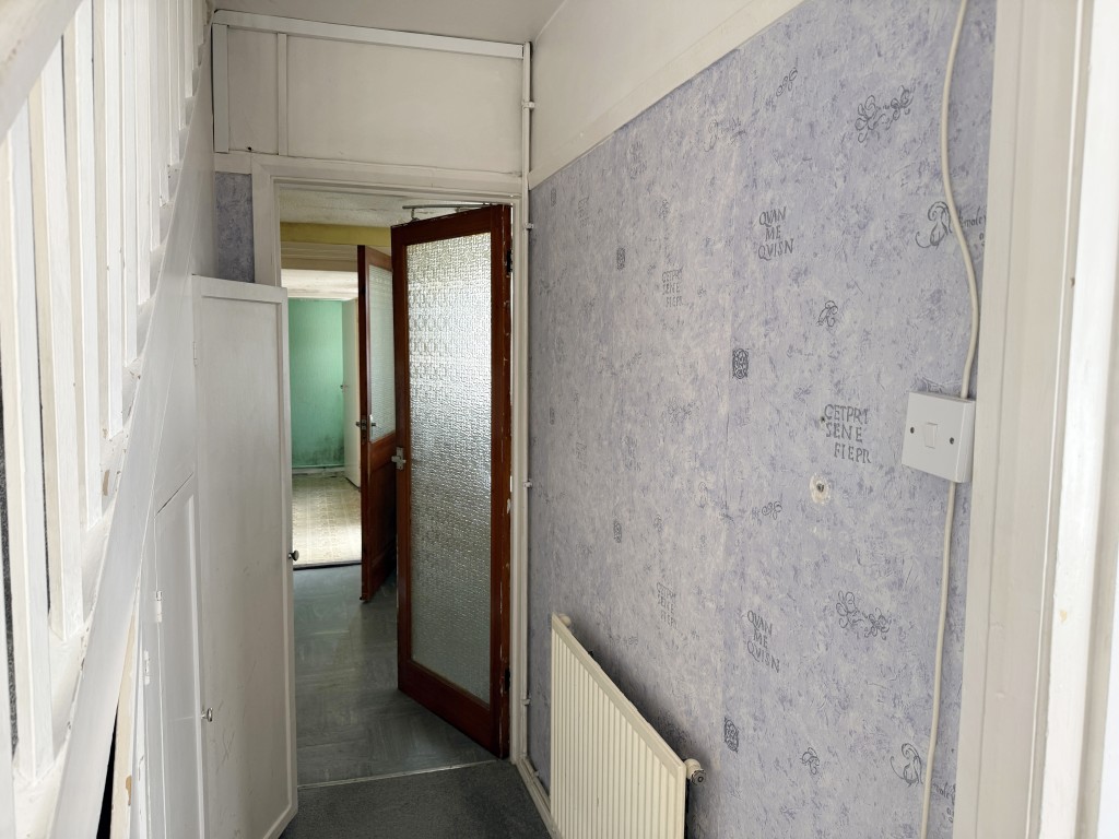 Lot: 95 - HOUSE IN NEED OF IMPROVEMENT - Entrance Hall in House in Need of Improvement